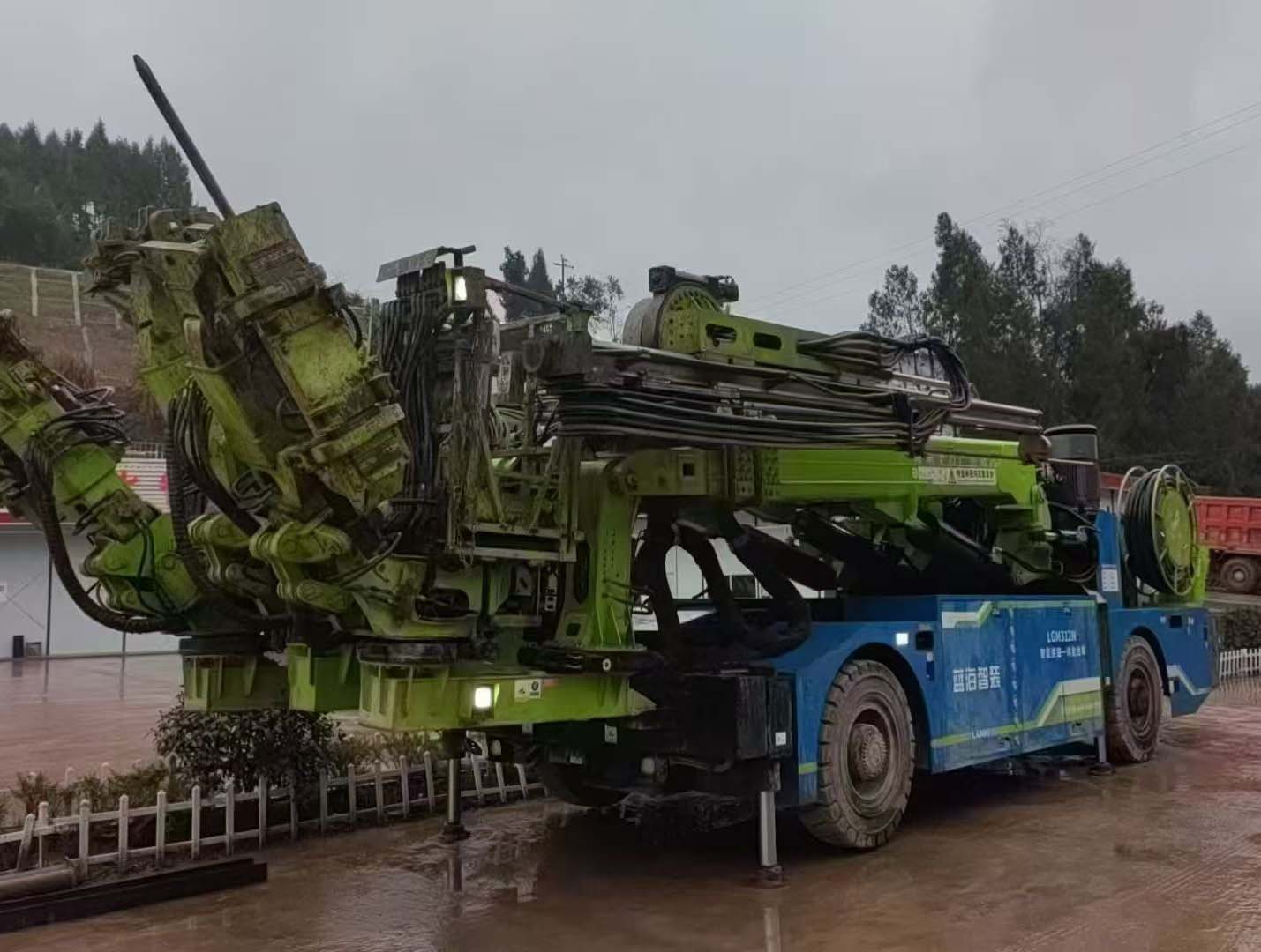 拱锚台车